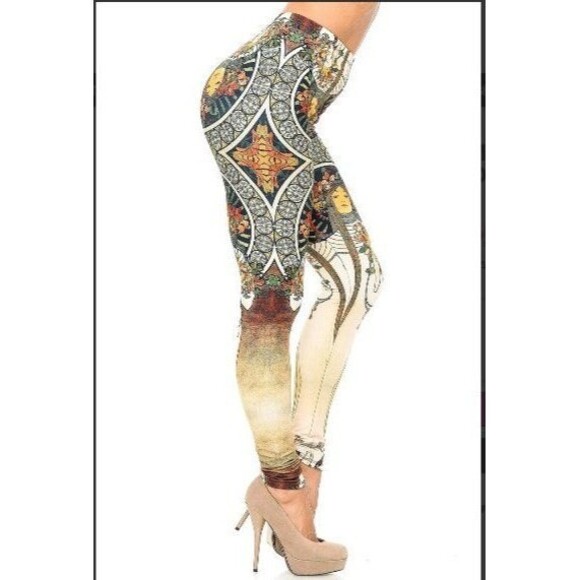 Plus Size Women Plus Size Creamy Soft Gaia Mucha Leggings - Picture 3 of 7